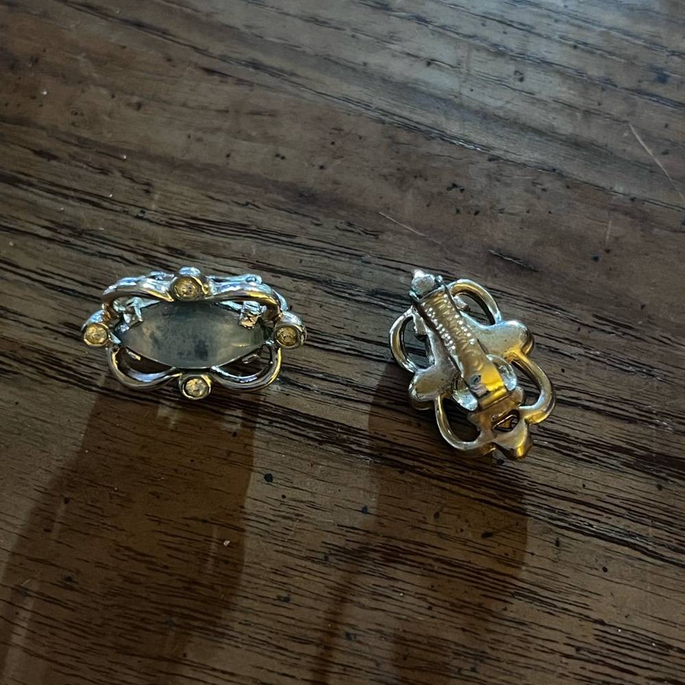 Dainty clip earrings